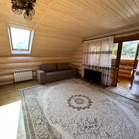 біля річки *