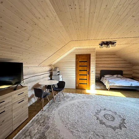 біля річки Mizhhirya (Transcarpathia)