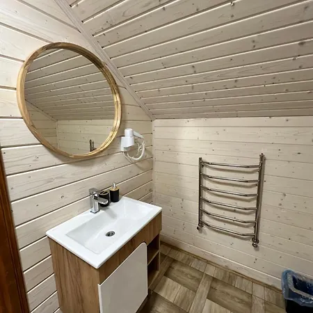 біля річки Mizhhirya (Transcarpathia)